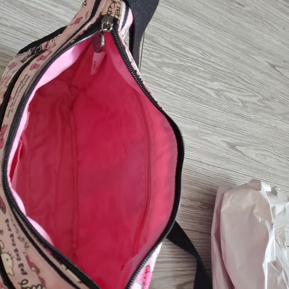 Hello Kitty Shoulder Bag - Picture 12 of 12